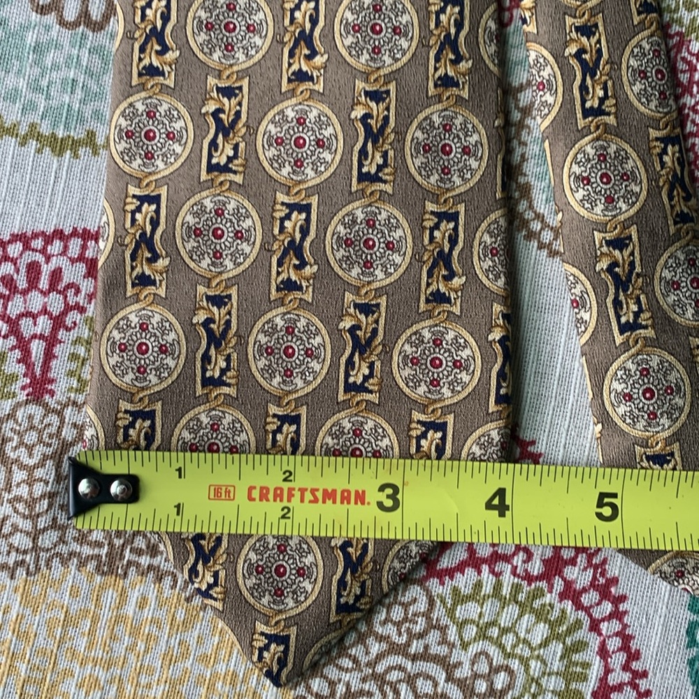 Metropolitan Museum of Art Masterworks Collection Patterned Men's Silk Tie - Picture 6 of 7